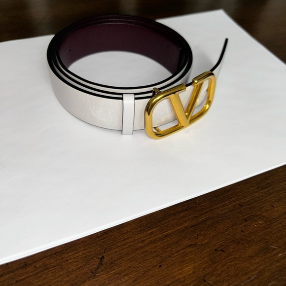 Valentino Gold Logo reversible White/ burgundy Belt - Picture 4 of 6